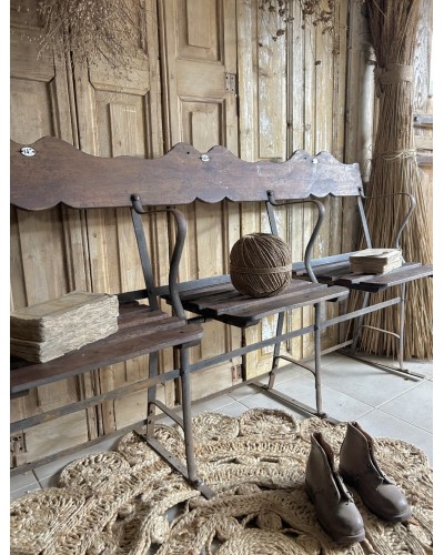 Ensemble de 4 strapontins anciens avec assises rétractables et plaques émaillées numérotées