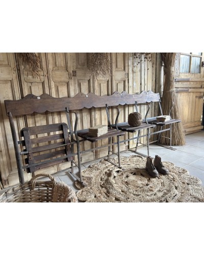 Ensemble de 4 strapontins anciens avec assises rétractables et plaques émaillées numérotées