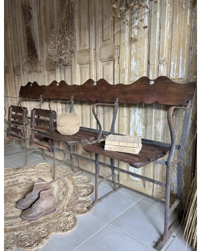 Ensemble de 4 strapontins anciens avec assises rétractables et plaques émaillées numérotées