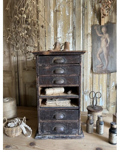 Ancien petit meuble de lunetier