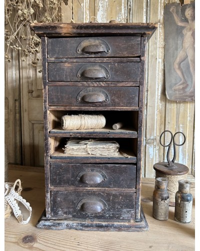 Ancien petit meuble de lunetier