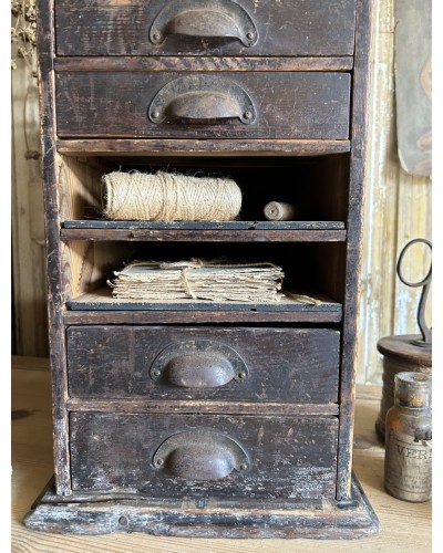 Ancien petit meuble de lunetier