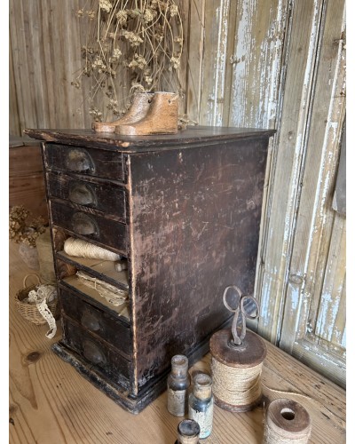 Ancien petit meuble de lunetier