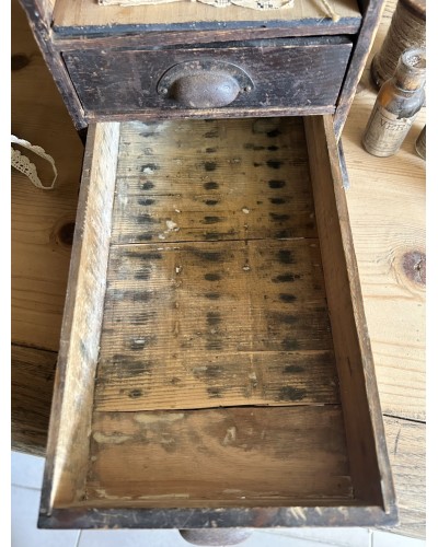 Ancien petit meuble de lunetier
