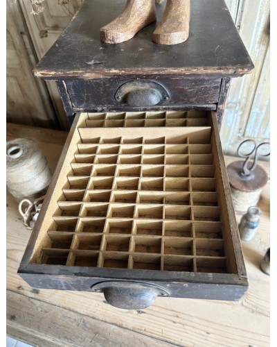 Ancien petit meuble de lunetier