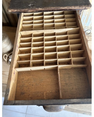 Ancien petit meuble de lunetier