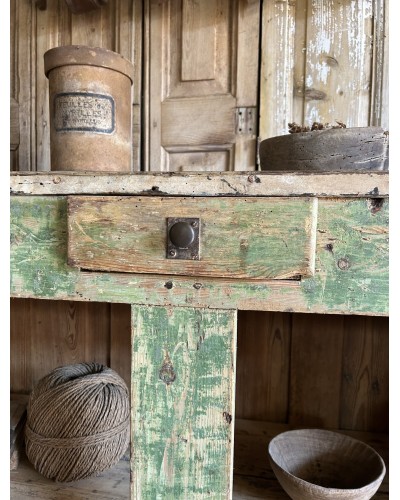 Comptoir ancien à la jolie patine vert forêt