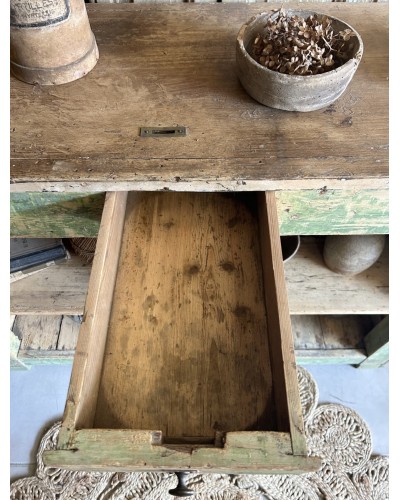 Comptoir ancien à la jolie patine vert forêt