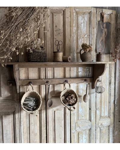 Ancienne étagère murale avec patères