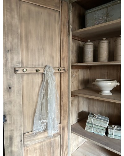 Ancienne armoire de campagne