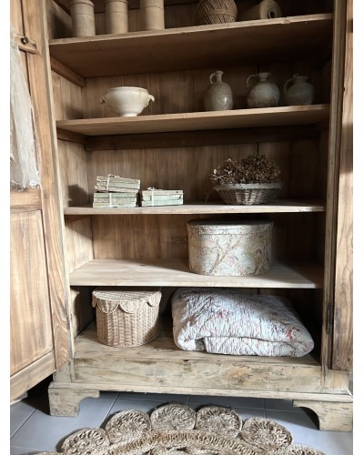 Ancienne armoire de campagne