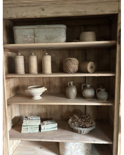 Ancienne armoire de campagne