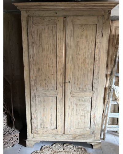 Ancienne armoire de campagne