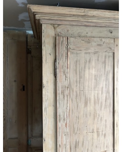 Ancienne armoire de campagne