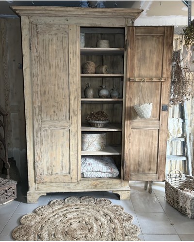 Ancienne armoire de campagne