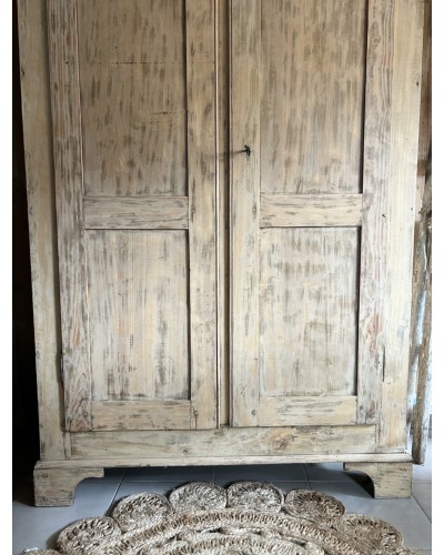 Ancienne armoire de campagne
