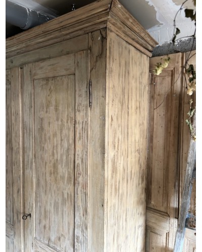 Ancienne armoire de campagne