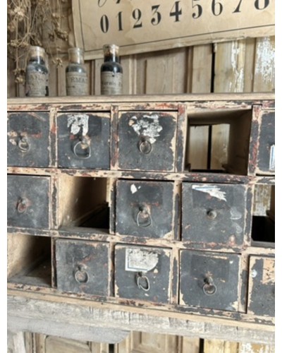 Petit meuble d’atelier à multiples tiroirs anciens