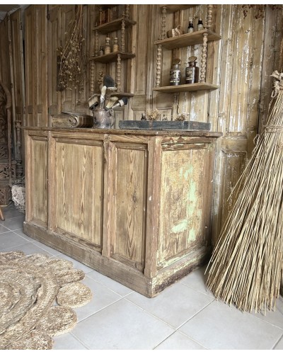 Ancien comptoir de commerce en bois massif