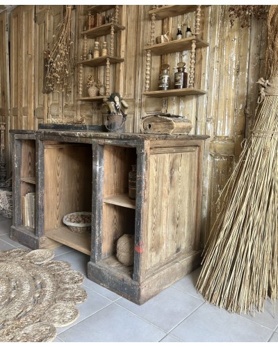 Ancien comptoir de commerce en bois massif