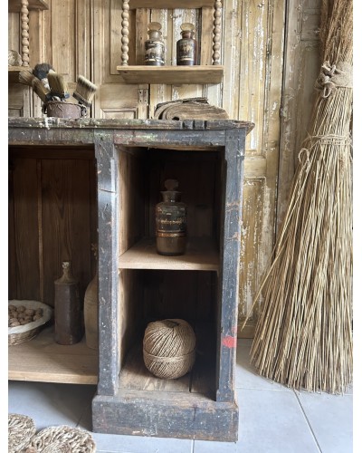 Ancien comptoir de commerce en bois massif