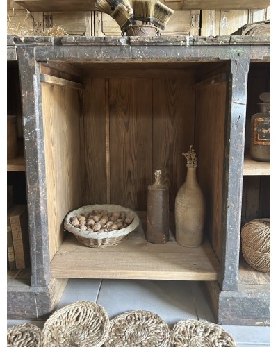 Ancien comptoir de commerce en bois massif