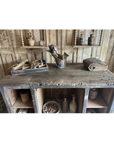 Ancien comptoir de commerce en bois massif