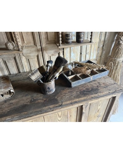 Ancien comptoir de commerce en bois massif