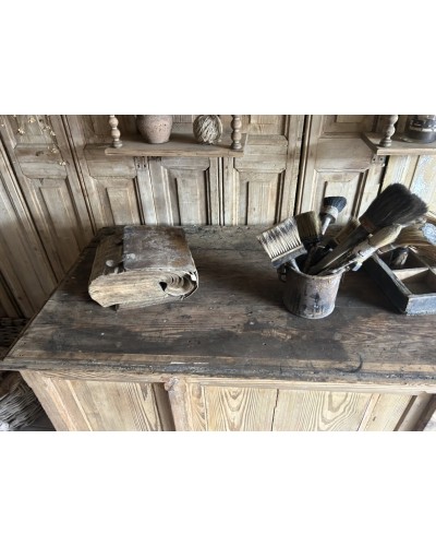 Ancien comptoir de commerce en bois massif
