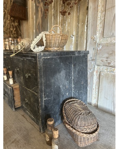 Petit meuble d’atelier à tiroirs