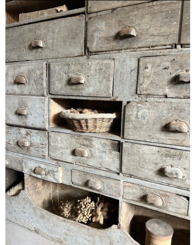Ancien meuble de quincaillerie