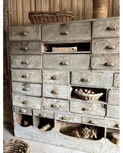 Ancien meuble de quincaillerie