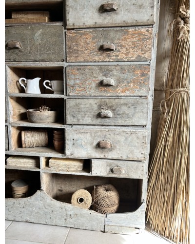 Ancien meuble de quincaillerie