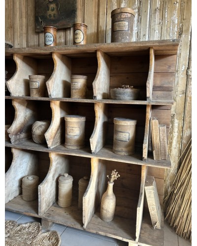 Ancien meuble grainetier en bois
