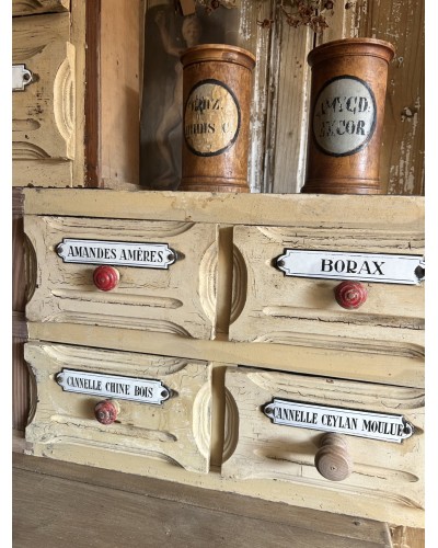 Exceptionnel meuble d’épicerie ancien à plaques émaillées d’origine