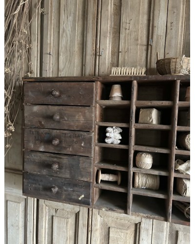 Ancien meuble d’atelier