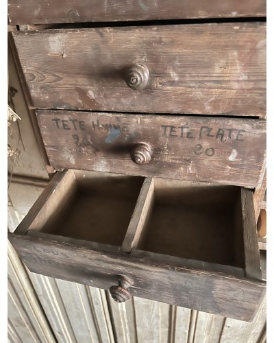 Ancien meuble d’atelier