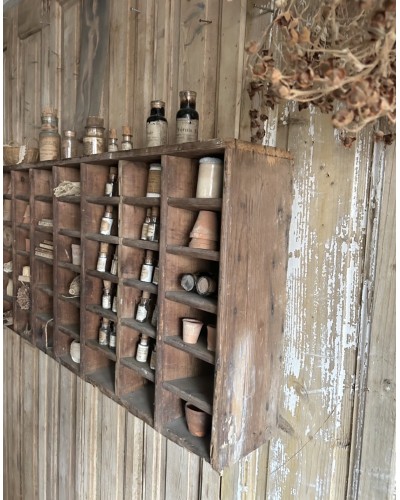 Ancien meuble d’atelier