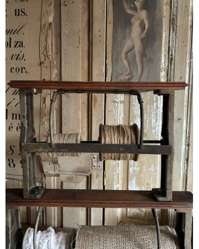 Ancien dévidoir à papier d'emballage double étages