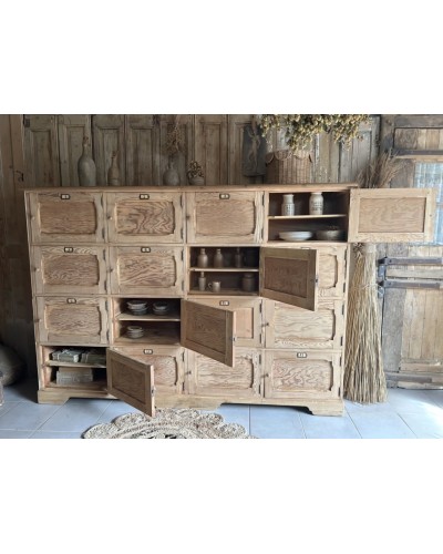 Fabuleux meuble d’atelier aux 16 casiers