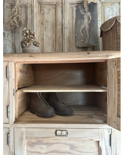 Fabuleux meuble d’atelier aux 16 casiers