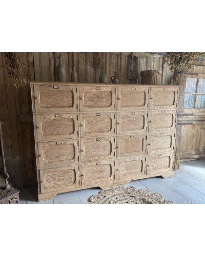 Fabuleux meuble d’atelier aux 16 casiers