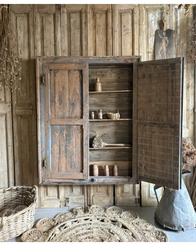Ancien meuble d’atelier mural