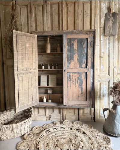 Ancien meuble d’atelier mural