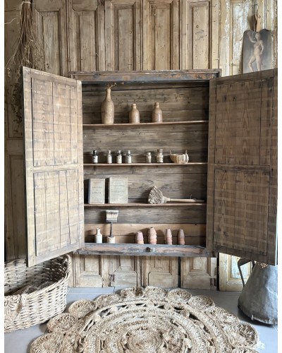 Ancien meuble d’atelier mural