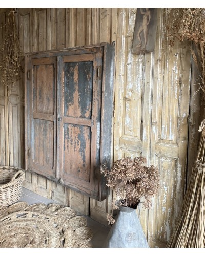 Ancien meuble d’atelier mural