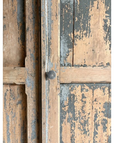Ancien meuble d’atelier mural