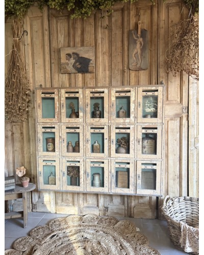 Ancien bloc de 15 boîtes aux lettres vitrées