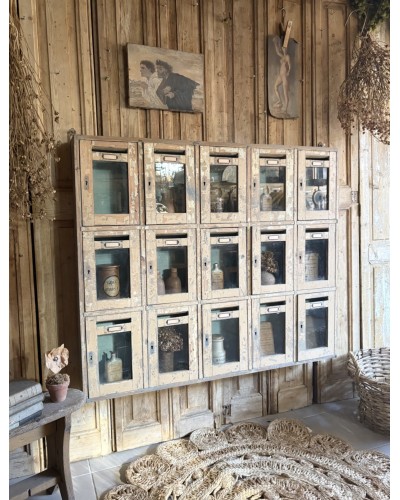 Ancien bloc de 15 boîtes aux lettres vitrées