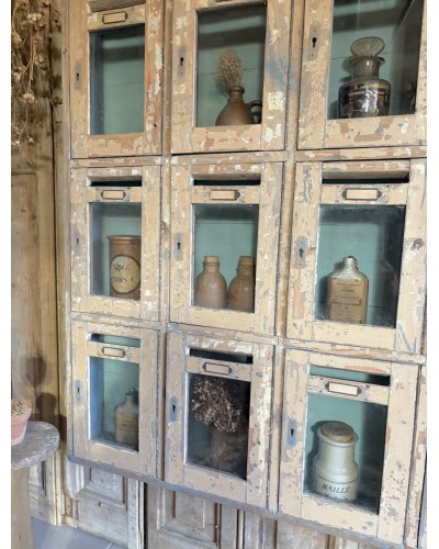 Ancien bloc de 15 boîtes aux lettres vitrées